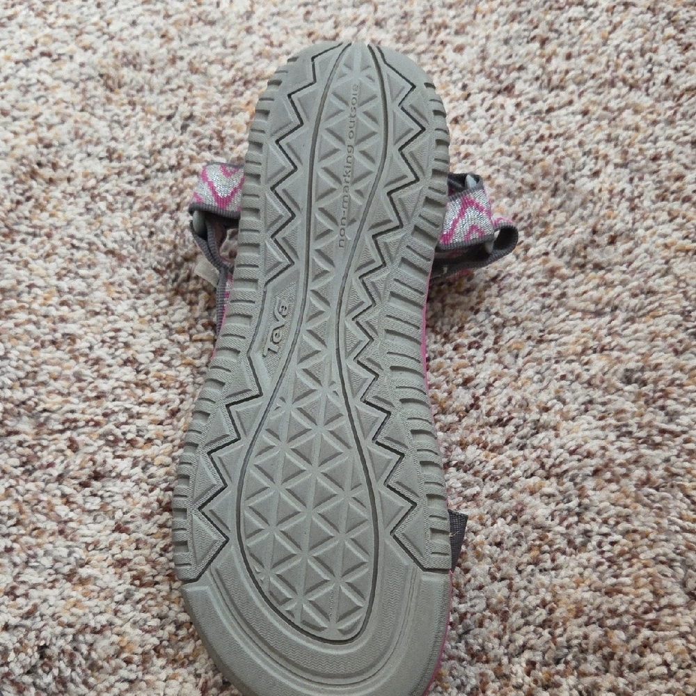 Teva Girl's Hiking Sandals with Pink Soles and Gray Straps - Picture 9 of 9